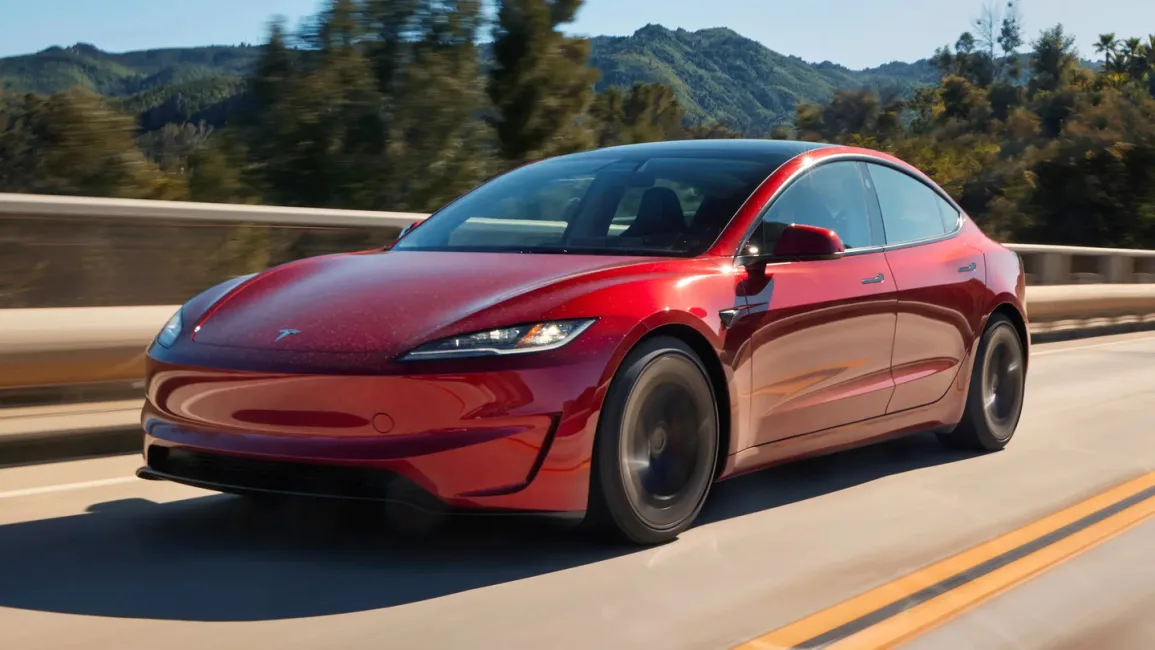 What causes touchscreen display issues in the 2018 Tesla Model 3, and how can they be fixed?