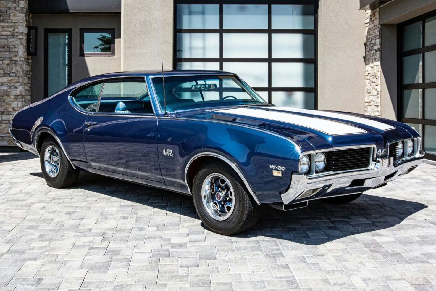 How to replace the distributor cap on a 1969 Oldsmobile 442?
