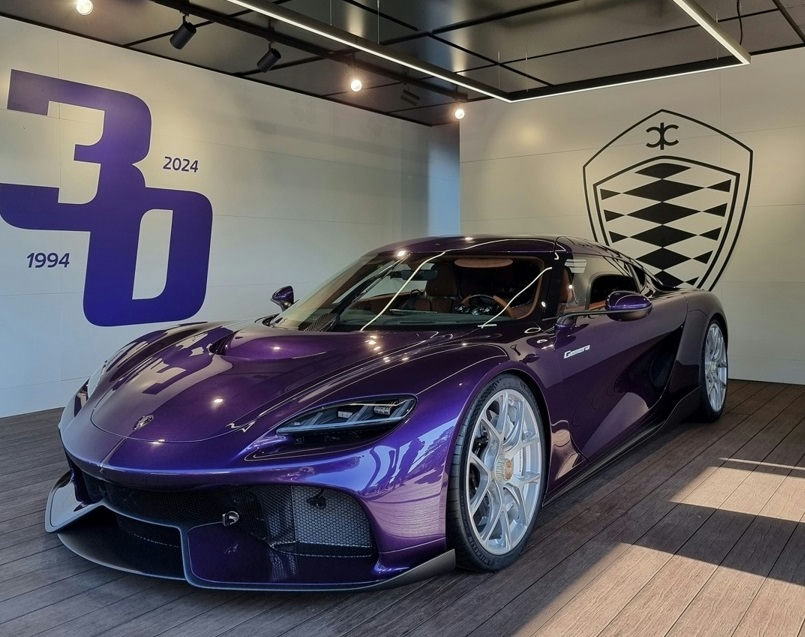 2024 Koenigsegg Gemera HV8: The Ultimate Thrill Ride with a Green Twist
