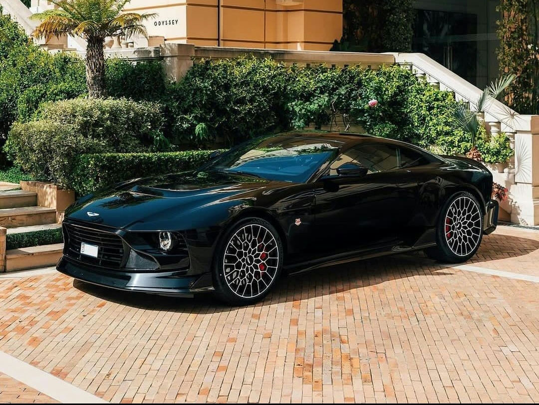 The 2024 Aston Martin Valour: Power, Elegance, and Tradition Unite in a Stunning Package