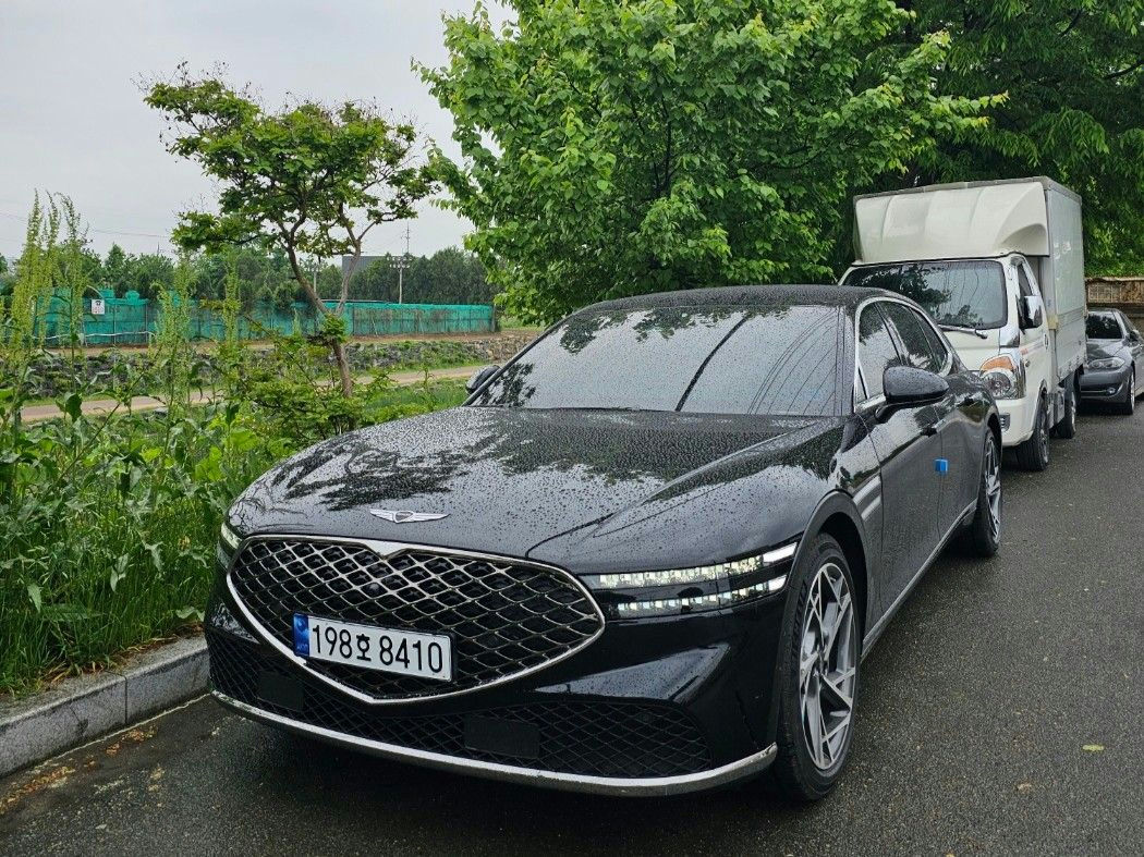 Experience First-Class Comfort on Wheels: The 2024 Genesis G90