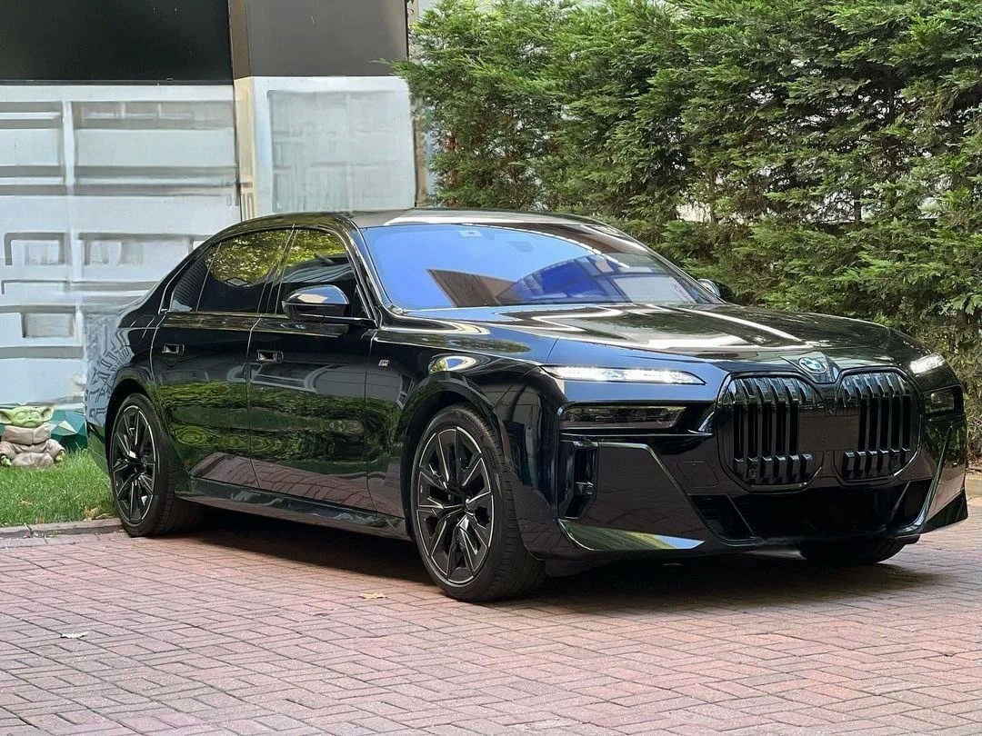 The 2024 BMW 7-Series: A Luxury Sedan That Commands Attention and Delivers an Unforgettable Journey