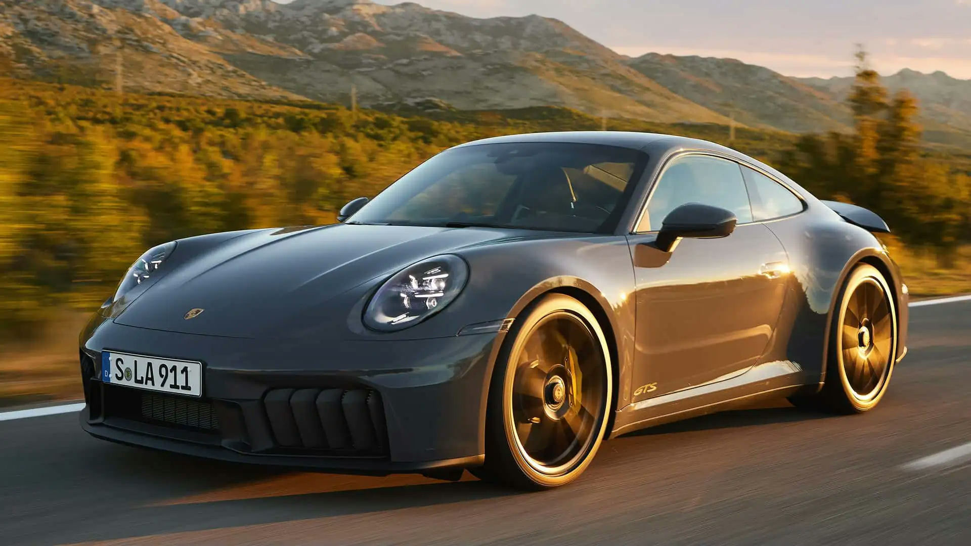 The 2024 Porsche 911: A Perfect Blend of Tradition and Innovation